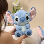Disney Poupée Assise de la Série Basique Stitch, Cadeau d'Anniversaire Mignon et Doux en Peluche Disponible dans Diverses Tailles