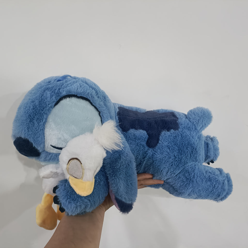 Jouet en Peluche Stitch avec Canard - Animal en Peluche Doux de Couleur Bleue dans une Position d'Étreinte, Coussin Officiellement Licencié pour Enfants, Filles, Femmes, Cadeau d'Anniversaire, Peluches Rembourrées